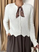 Kemik Fularlı Düz Hırka thumbnail 1