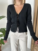 Siyah Three Bağlamalı Hırka thumbnail 2