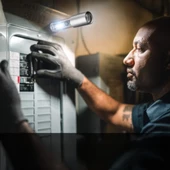 ONELIGHT çakarlı zomlu 1000 lm 1000 metre el feneri - 7