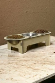StarLightning Büyük Ahşap Kedi Mama Kabı Standı Bej Premium Boyalı 3'lü Paslanmaz Çelik Kaseli Model 1 thumbnail 1