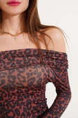 Leopar Desen Kayık Yaka Bluz Taba thumbnail 4