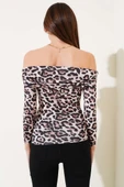 Leopar Desen Kayık Yaka Bluz Leopar thumbnail 3