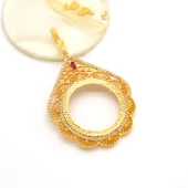 Tam Altın Çerçeveli Kolye​ Ucu Altın Kaplama İşlemeli TGR-595 thumbnail 4