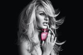 Victorias Secret Bombshell Edp Kadın Parfüm 100ml thumbnail 2