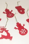 Kuzeylina 6'lı Kırmızı Keçe Yılbaşı Ağacı Süsü – Kardan Adam, Geyik ve Eldiven Figürleri, Altın İpli thumbnail 3