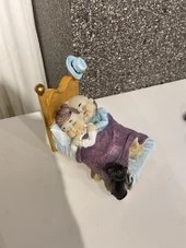 Yatakta Uyuyan  Sevimli Yaşlı Çift ve Kedisi Biblo thumbnail 5