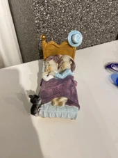 Yatakta Uyuyan  Sevimli Yaşlı Çift ve Kedisi Biblo thumbnail 3