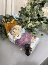 Yatakta Uyuyan  Sevimli Yaşlı Çift ve Kedisi Biblo thumbnail 1