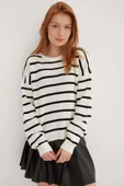 FASHION FRIENDS KADIN ÇİZGİLİ KAZAK 24K0477K1 - 2