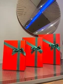 Kolix 3'lü Yılbaşı Dekoratif Yeşil Fiyonklu Hediye Kutusu Kırmızı 35x25x13 Cm Büyük Boy - 2