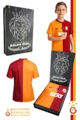 Galatasaray Orijinal Lisanslı 23-24 Parçalı Sarı Kırmızı Çocuk Forma Hediyelik Ahşap Kutulu - 1