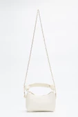 Krem Shk24 Soft Deri Düğüm Detaylı Zincir Askılı El Ve Omuz Çantası U:14 E:22 G:8 Cm thumbnail 1