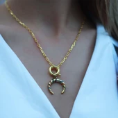 Renkli Zirkon Taşlı Hilal Modeli Önden Klipsli Gold Kaplama Zincir Gümüş Kolye thumbnail 3