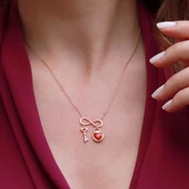 Sonsuzluğun Anahtarı Mineli Çift Taraflı Rose Gold Kaplama Gümüş Kolye thumbnail 1