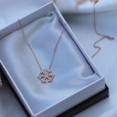 Kar Tanesi Zirkon Taşlı Rose Gold Kaplama Gümüş Kolye thumbnail 2