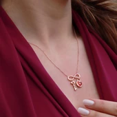 Sonsuzluğun Anahtarı Mineli Çift Taraflı Rose Gold Kaplama Gümüş Kolye thumbnail 4