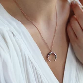 Renkli Zirkon Taşlı Hilal Modeli Rose Gold Kaplama Gümüş Kolye thumbnail 2