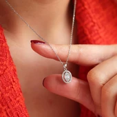 Baget Kesim Zirkon Taşlı Elips Gümüş Kolye thumbnail 3