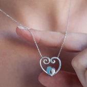 Turkuaz Taşlı Kalpli Anne Bebek Ayak İzi Gümüş Kolye thumbnail 3