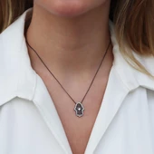 Fatma Ana Eli Siyah Rodyum Kaplama Gümüş Kolye thumbnail 3