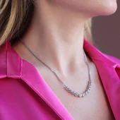 Zirkon Taşlı Sıralı Asansörlü Gümüş Kolye thumbnail 1