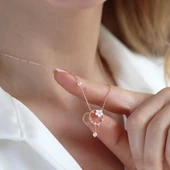 Zambak Çiçeği İnci Detaylı Rose Gold Kaplama Gümüş Kolye thumbnail 3