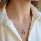 Zirkon Taşlı Kare Lotus Çiçeği Gümüş Kolye thumbnail 2