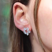 Zirkon Taşlı Çiçek Gümüş Küpe thumbnail 2