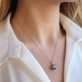 Mistik Topaz Taşlı Kare Lotus Çiçeği Gümüş Kolye thumbnail 2