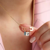 Swarovski Taşlı Çengelli İğne Modeli Gold Kaplama Gümüş Kolye thumbnail 3