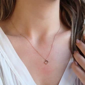 Mini Yonca Figürlü Rose Gold Kaplama Zirkon Taşlı Gümüş Kolye thumbnail 2