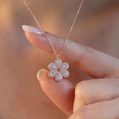 Çiçek Modeli Zirkon Taşlı Rose Gold Kaplama Gümüş Kolye thumbnail 3