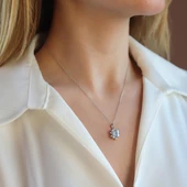 Zirkon Taşlı Kare Lotus Çiçeği Gümüş Kolye thumbnail 1