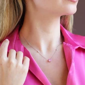 Zarif Tasarım Pembe Baget Taşlı Gümüş Kolye thumbnail 1