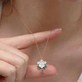 Zambak Çiçeği Rose Gold Kaplama Yeşil Zirkon Taşlı Gümüş Kolye thumbnail 2