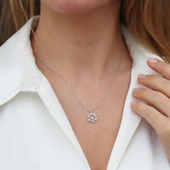 Çiçekli Kar Tanesi Zirkon Taşlı Gümüş Kolye thumbnail 1