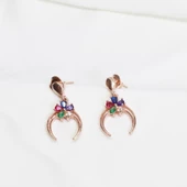 Renkli Zirkon Taşlı Çiçek Detaylı Ay Modeli Rose Gold Kaplama Gümüş Küpe thumbnail 4