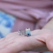 Renkli Baget Taşlı Gümüş Küpe thumbnail 2