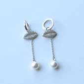 Dudak Figürlü Sallantılı İnci Gümüş Küpe thumbnail 4