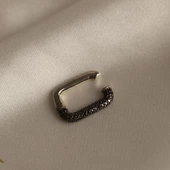 Dikdörtgen Siyah Zirkon Taşlı Gümüş Kıkırdak Küpe thumbnail 3