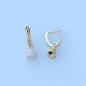 Beyaz Kuvars Taşlı Gold Kaplama Damla Gümüş Küpe thumbnail 2