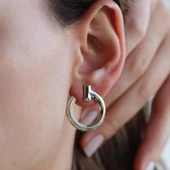 Tffny Modeli Yarı Zirkon Taşlı Gold Kaplama Daire Gümüş Küpe thumbnail 3