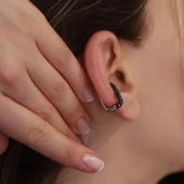 Dikdörtgen Siyah Zirkon Taşlı Gümüş Kıkırdak Küpe thumbnail 1