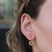 Mini Çiçek Modeli Gold Kaplama Gümüş Küpe thumbnail 1