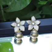 Zirkon Taşlı Oksitli Lilyum Çiçekli Gold Kaplama Gümüş Küpe thumbnail 3