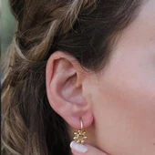 Mini Çiçek Modeli Gold Kaplama Gümüş Küpe thumbnail 2