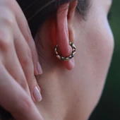 Renkli Zirkon Taşlı Yuvarlak Gold Kaplama Gümüş Kıkırdak Küpe thumbnail 3