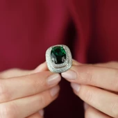 Zirkon Taş Çerçeveli Kök Zümrüt Taşlı  Gümüş Yüzük thumbnail 3