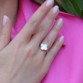 İkonik Alhambra Sedef Taşlı Gümüş Yüzük thumbnail 1