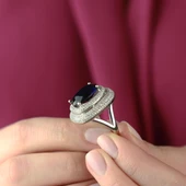 Zirkon Taş Çerçeveli Kök Safir Taşlı Gümüş Yüzük thumbnail 2